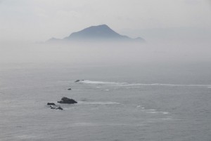 神島と海霧