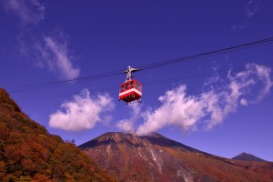 秋天に山燃ゆ