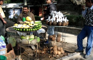 ネパール・カトマンズの果物売り