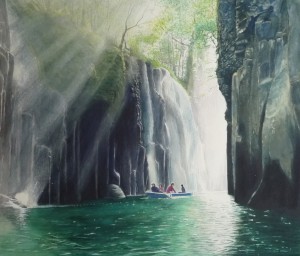 渓谷を行く(高千穂峡)