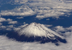 雲間の富士