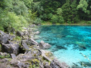 コバルト色の湖