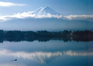 精進湖の朝富士